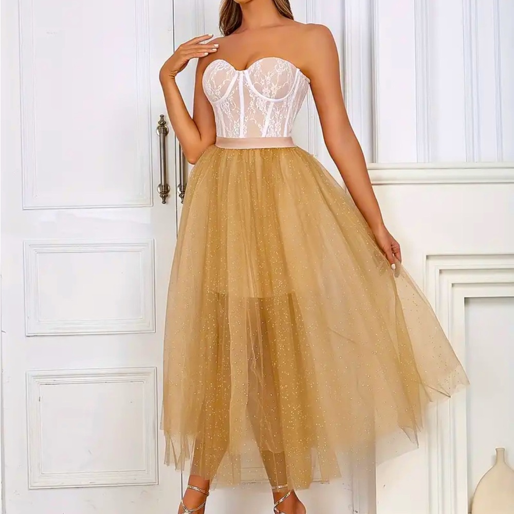 Fun strapless tool dress. Size large 8-10